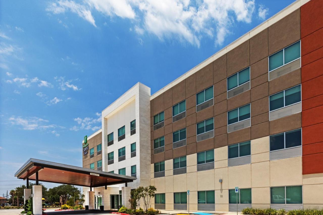 Holiday Inn Express & Suites - Stafford Nw - Sugar Land By Ihg Exterior photo