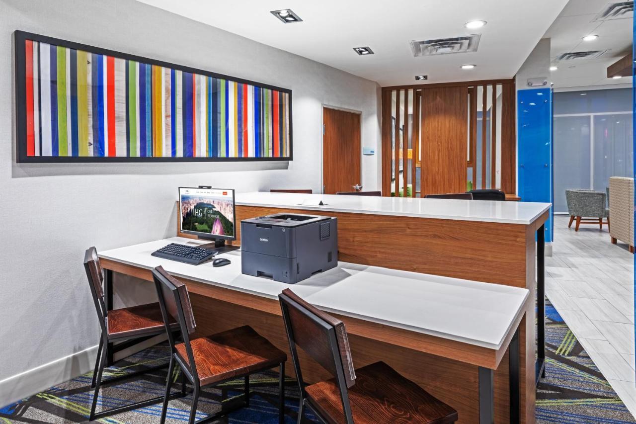Holiday Inn Express & Suites - Stafford Nw - Sugar Land By Ihg Exterior photo